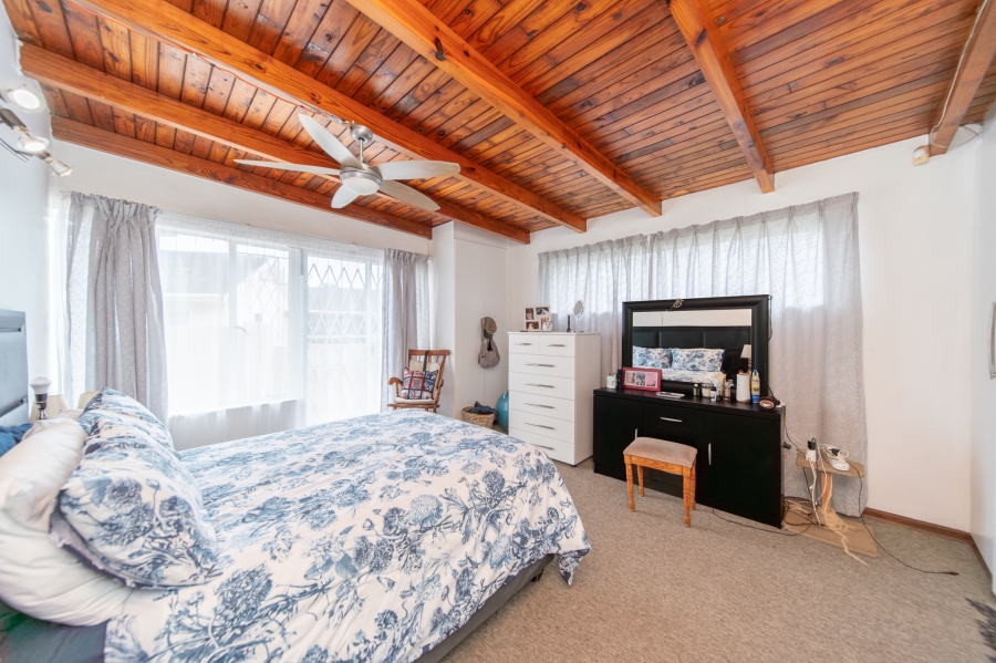 4 Bedroom Property for Sale in Sunnyridge Eastern Cape